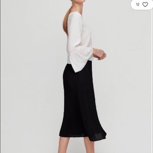 Aritzia Wilfred “Terre” black pleated skirt